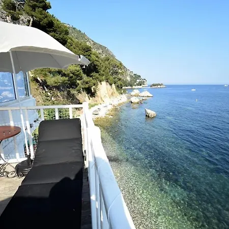 Front Beach Penthouse Apartmán Èze