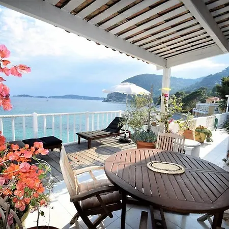 Front Beach Penthouse Apartmán Èze