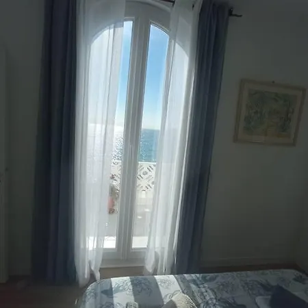 Front Beach Penthouse Èze