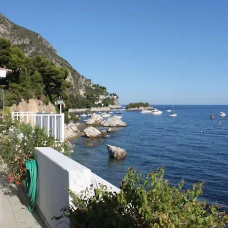 Apartmán Front Beach Penthouse Èze