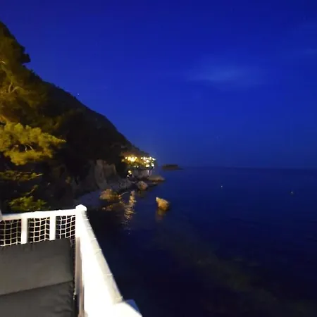 Front Beach Penthouse Apartment *
