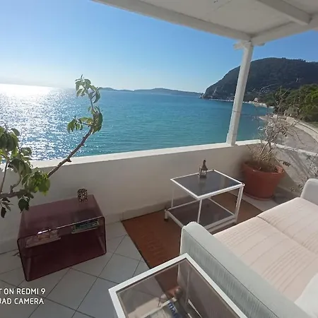 Front Beach Penthouse Apartment Eze