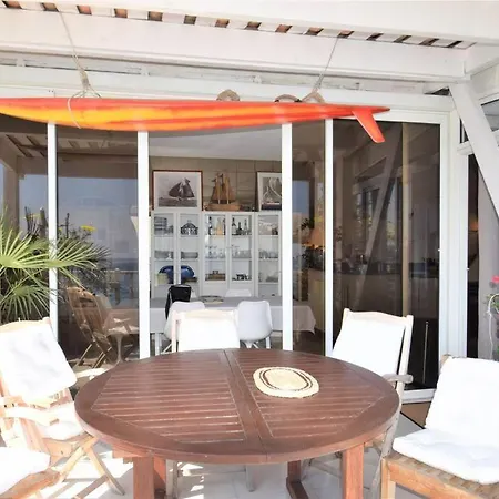 דירה Front Beach Penthouse