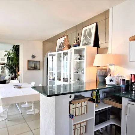 Front Beach Penthouse דירה *