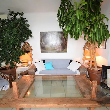 Front Beach Penthouse דירה אזה